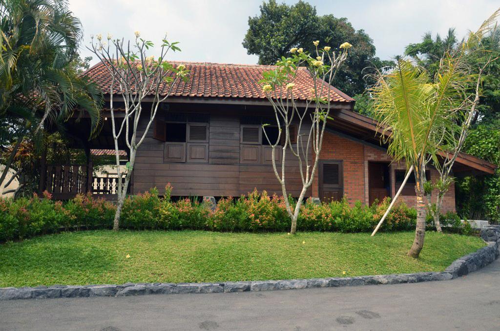 Bumi Cikeas Sentul Bogor Hotel Exterior photo