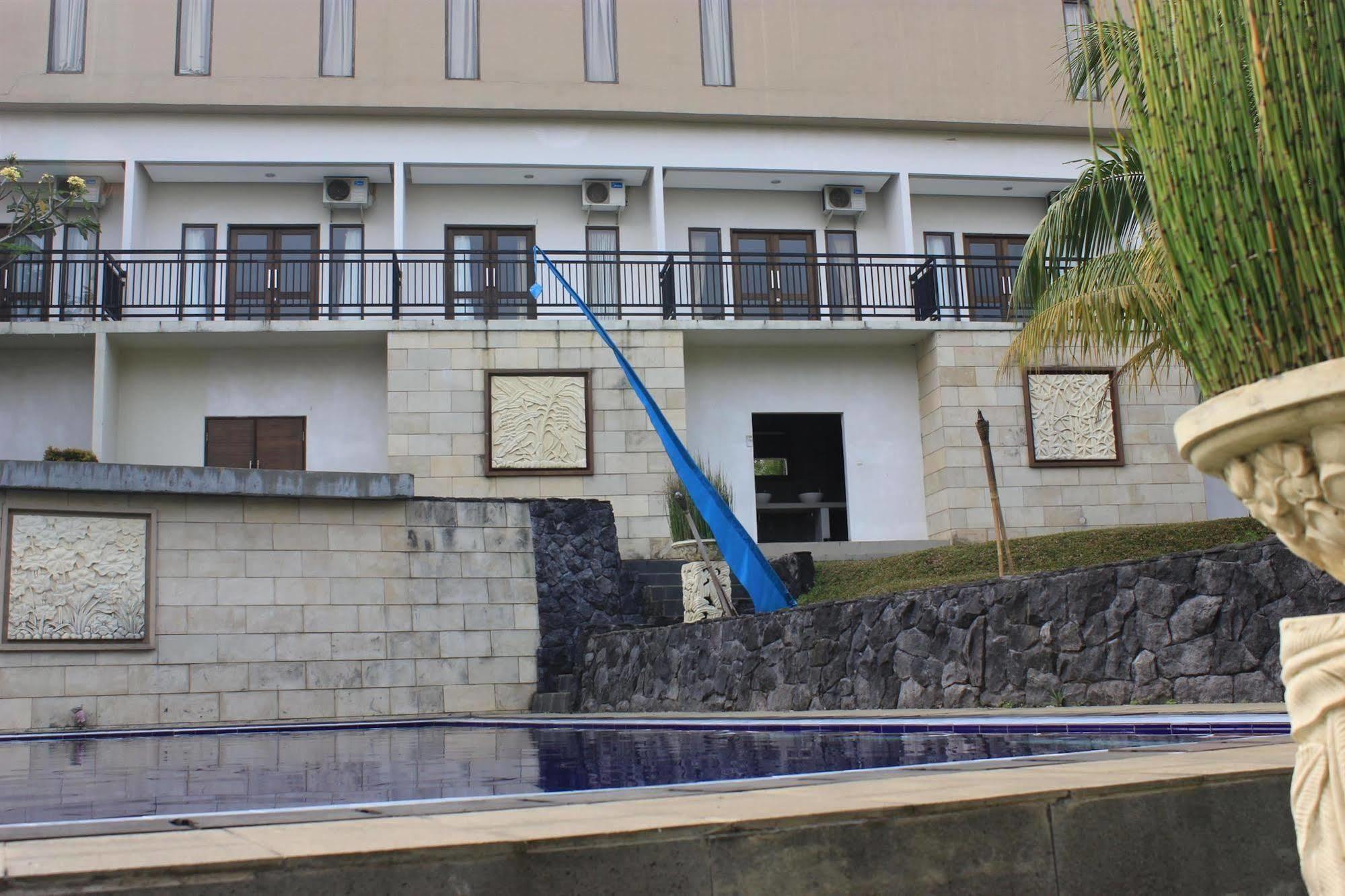 Bumi Cikeas Sentul Bogor Hotel Exterior photo