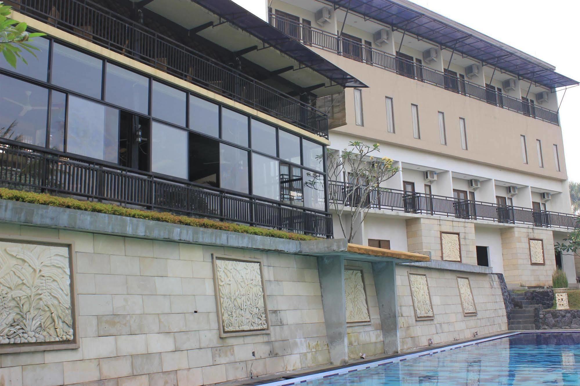 Bumi Cikeas Sentul Bogor Hotel Exterior photo