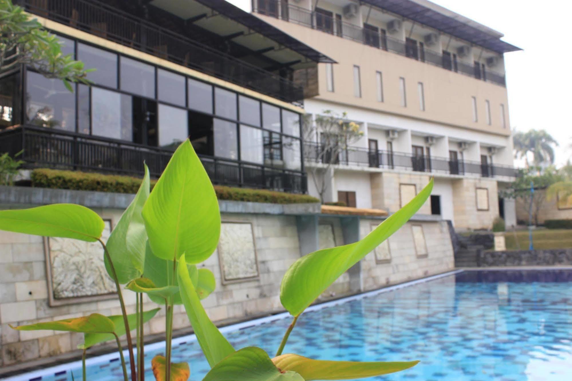Bumi Cikeas Sentul Bogor Hotel Exterior photo