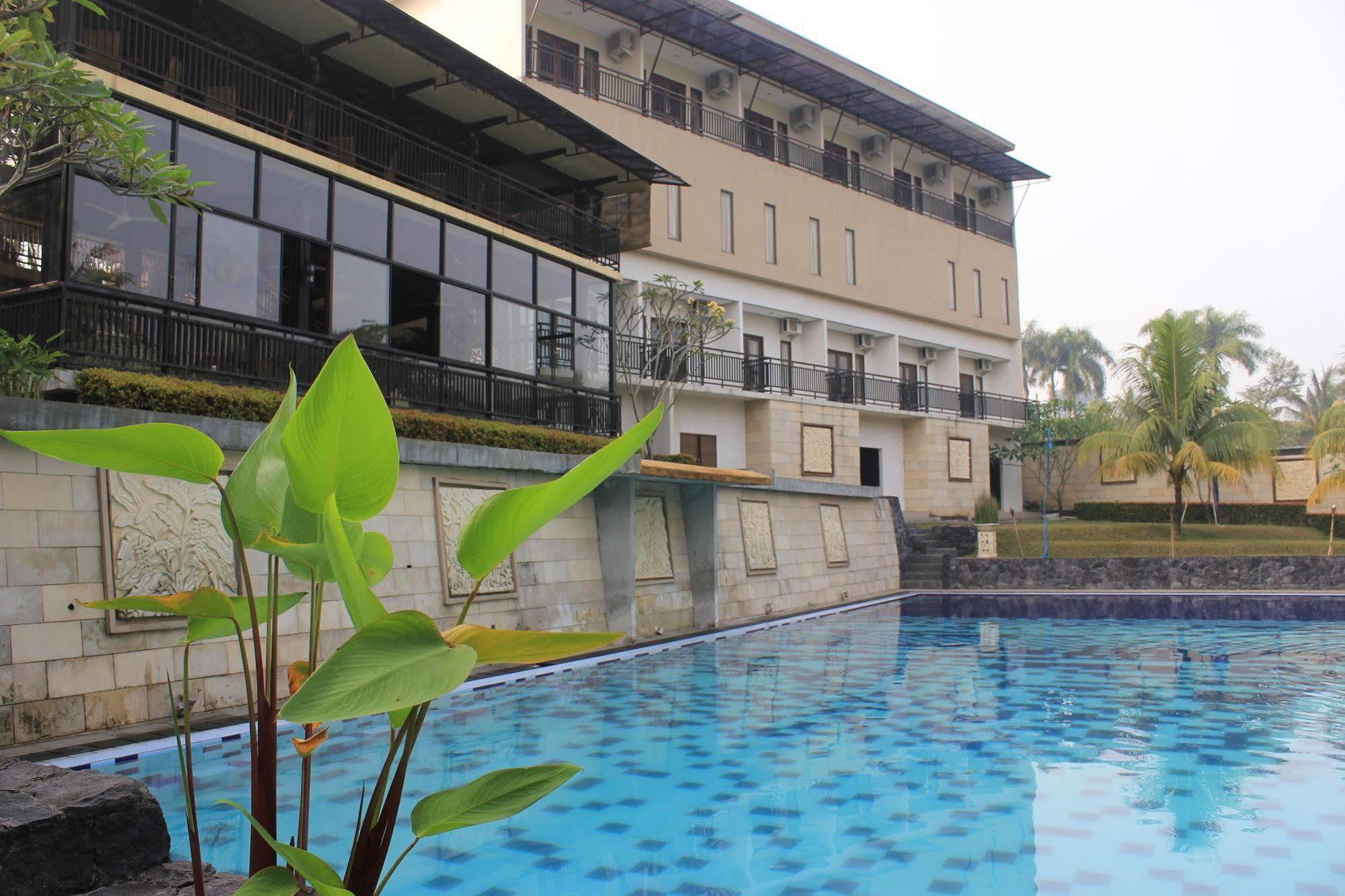 Bumi Cikeas Sentul Bogor Hotel Exterior photo