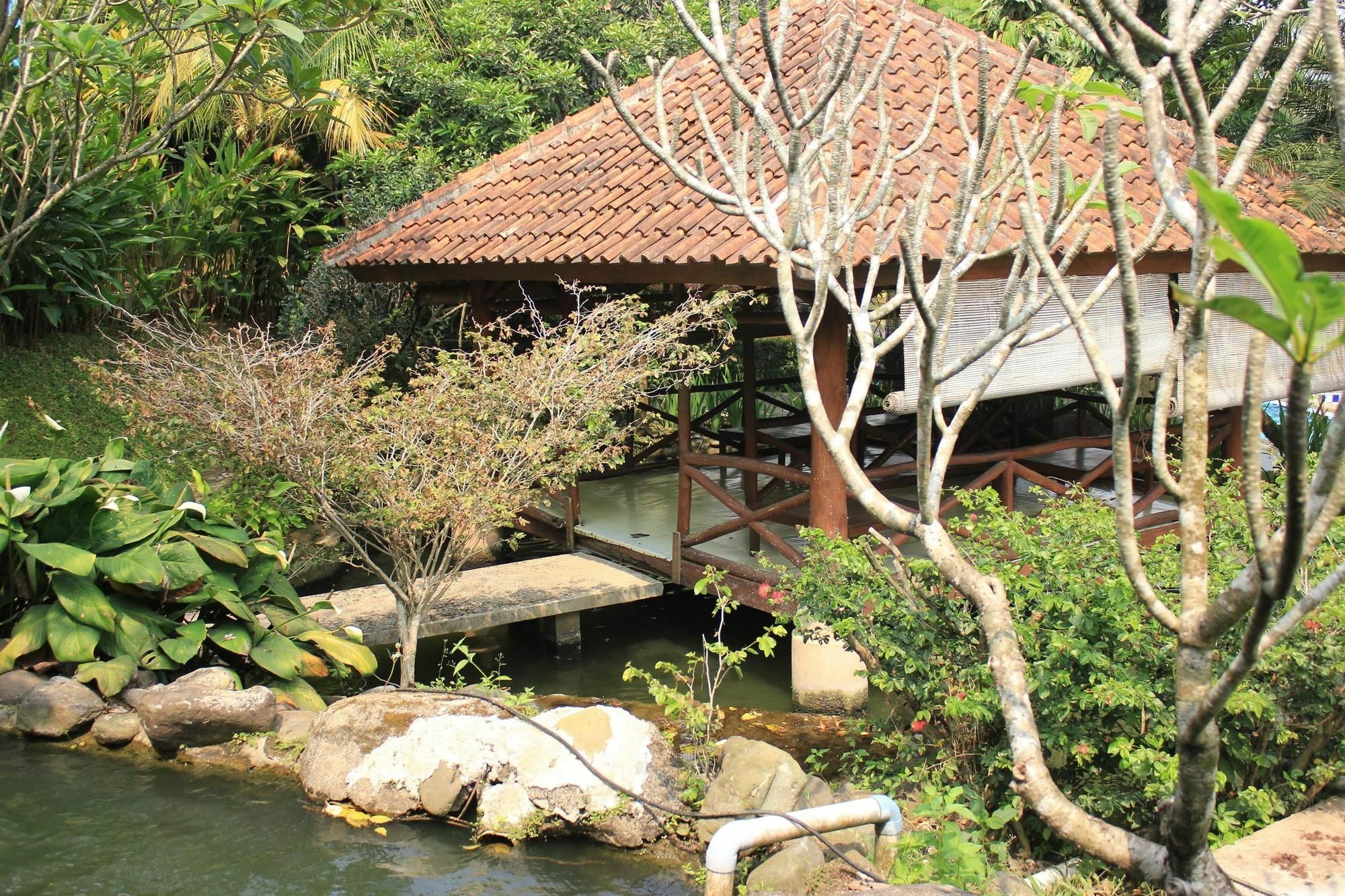 Bumi Cikeas Sentul Bogor Hotel Exterior photo