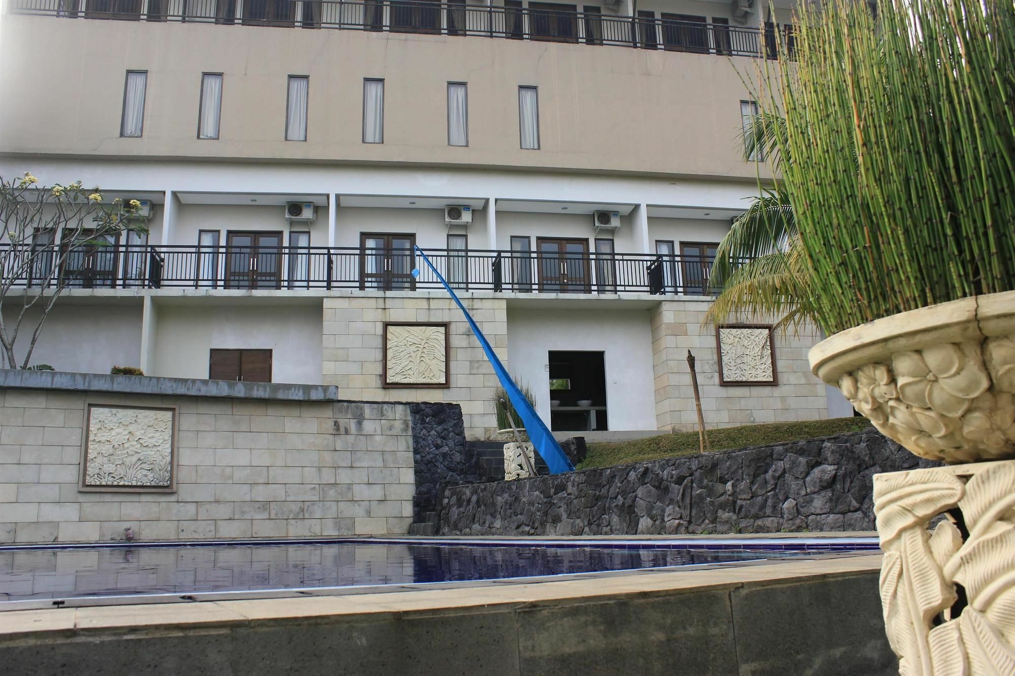 Bumi Cikeas Sentul Bogor Hotel Exterior photo